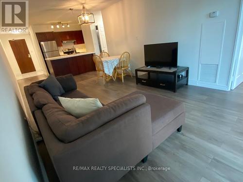 2001 - 156 Enfield Place, Mississauga (City Centre), ON - Indoor Photo Showing Living Room