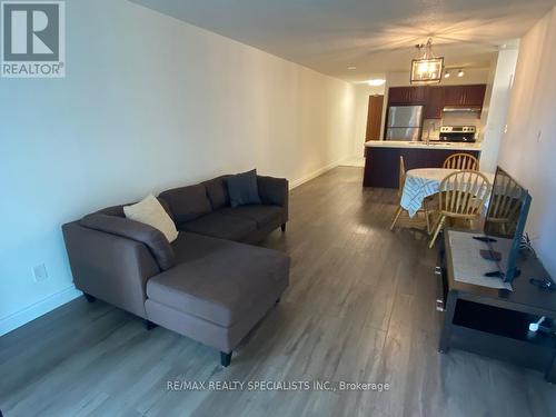 2001 - 156 Enfield Place, Mississauga (City Centre), ON - Indoor Photo Showing Living Room