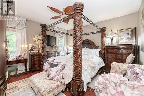 18 Martha Court, Pelham, ON - Indoor Photo Showing Bedroom