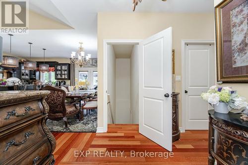 18 Martha Court, Pelham, ON - Indoor Photo Showing Other Room