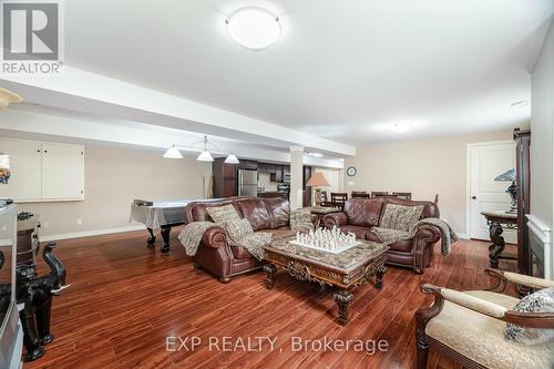 18 Martha Court, Pelham, ON - Indoor Photo Showing Living Room