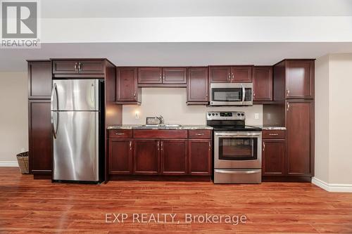 18 Martha Court, Pelham (Fenwick), ON - Indoor Photo Showing Kitchen With Double Sink