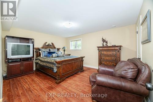 18 Martha Court, Pelham, ON - Indoor Photo Showing Bedroom