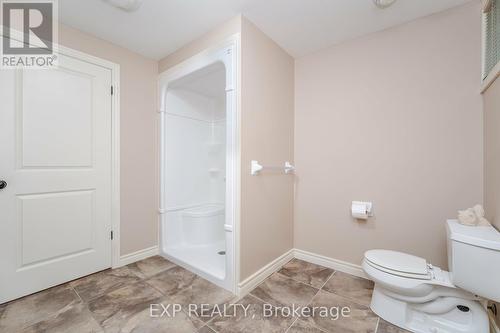 18 Martha Court, Pelham, ON - Indoor Photo Showing Bathroom