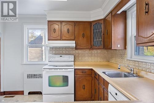 3985 Roseland Drive East, Windsor, ON - Indoor Photo Showing Kitchen