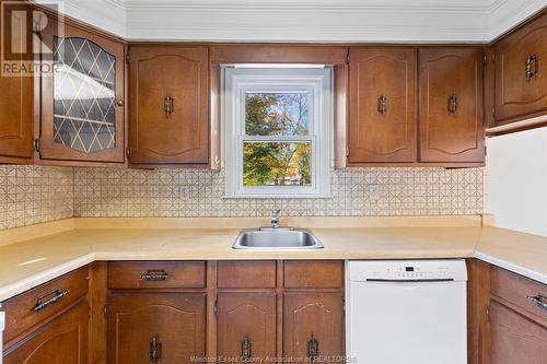 3985 Roseland Drive East, Windsor, ON - Indoor Photo Showing Kitchen