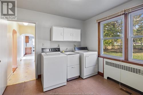 3985 Roseland Drive East, Windsor, ON - Indoor Photo Showing Laundry Room