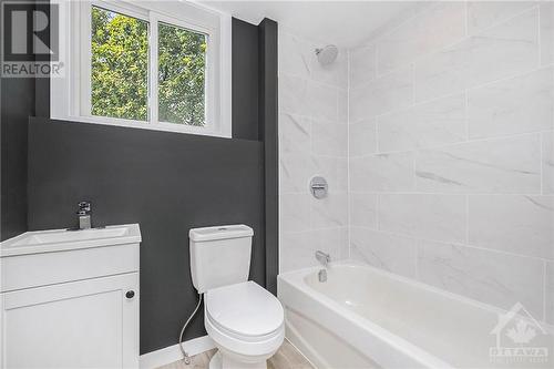 Bottom Unit Bathroom - 397 Limoges Road, Limoges, ON - Indoor Photo Showing Bathroom