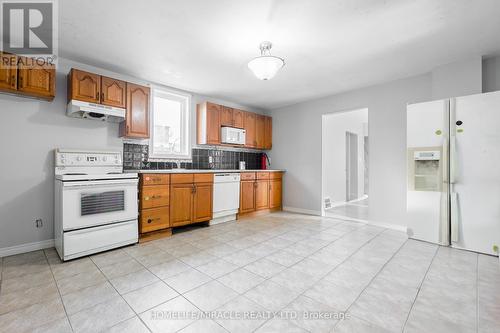 304 Nassau Street, Oshawa (Vanier), ON - Indoor Photo Showing Kitchen