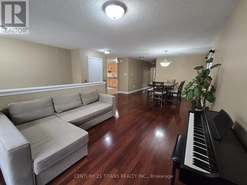 72 Forest Avenue N, Wasaga Beach, ON - Indoor Photo Showing Living Room