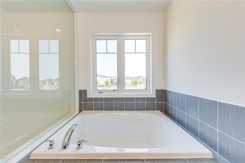 3147 Goodyear Road, Burlington, ON - Indoor Photo Showing Bathroom