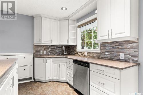 220 Rae Street, Regina, SK - Indoor Photo Showing Kitchen