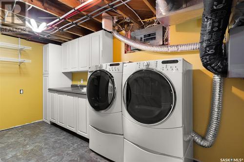 220 Rae Street, Regina, SK - Indoor Photo Showing Laundry Room