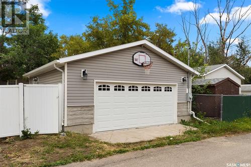 220 Rae Street, Regina, SK - Outdoor