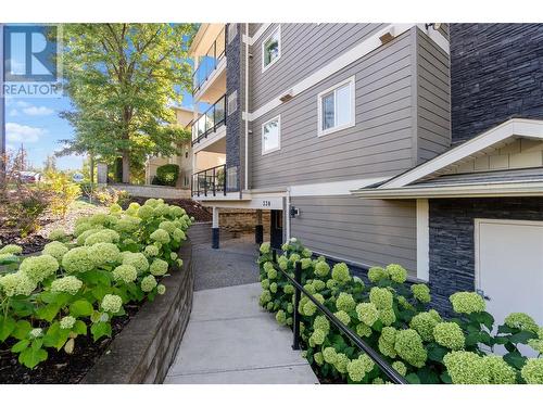 330 4 Avenue Se Unit# 304, Salmon Arm, BC - Outdoor