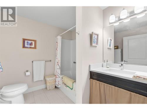 330 4 Avenue Se Unit# 304, Salmon Arm, BC - Indoor Photo Showing Bathroom