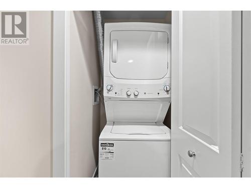 330 4 Avenue Se Unit# 304, Salmon Arm, BC - Indoor Photo Showing Laundry Room