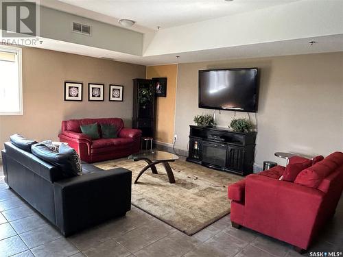 109 1621 Dakota Drive, Regina, SK - Indoor Photo Showing Living Room