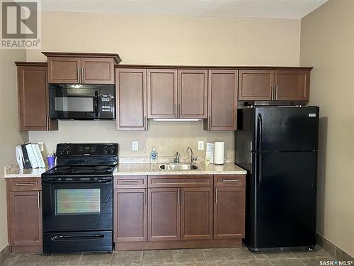 109 1621 Dakota Drive, Regina, SK - Indoor Photo Showing Kitchen