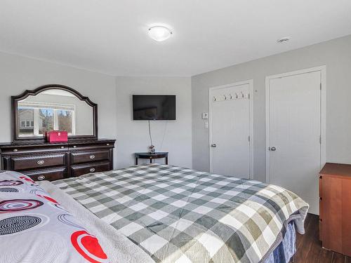 Master bedroom - 161 Rue Des Abbesses, Vaudreuil-Dorion, QC - Indoor Photo Showing Bedroom