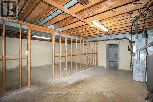 17 Ashwood Court, Hamilton (Stoney Creek), ON - Indoor Photo Showing Basement