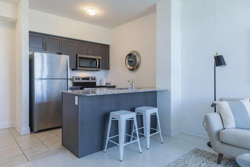 16 Concord Place|Unit #424, Grimsby, ON - Indoor Photo Showing Kitchen