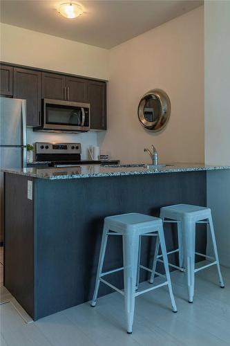 16 Concord Place|Unit #424, Grimsby, ON - Indoor Photo Showing Kitchen