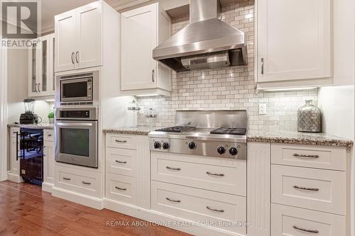 15 - 2400 Neyagawa Boulevard, Oakville (River Oaks), ON - Indoor Photo Showing Kitchen With Upgraded Kitchen