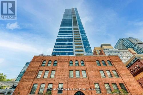 809 - 5 St. Joseph Street, Toronto, ON - Outdoor With Facade