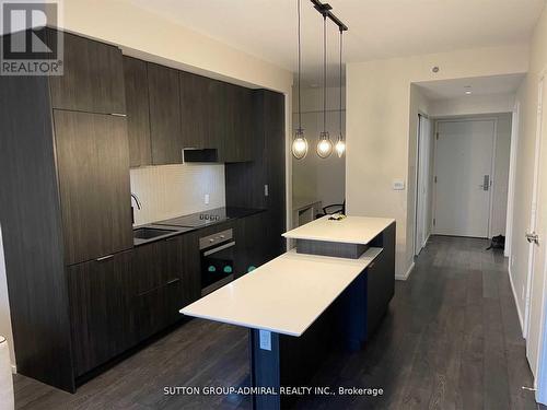 809 - 5 St. Joseph Street, Toronto, ON - Indoor Photo Showing Kitchen