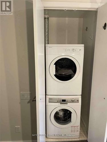 809 - 5 St. Joseph Street, Toronto, ON - Indoor Photo Showing Laundry Room