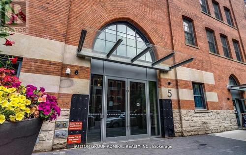 809 - 5 St. Joseph Street, Toronto, ON - Outdoor