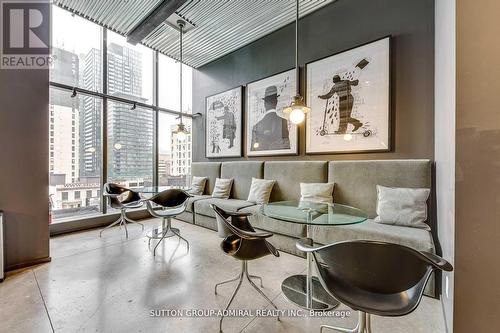 809 - 5 St. Joseph Street, Toronto, ON - Indoor Photo Showing Dining Room