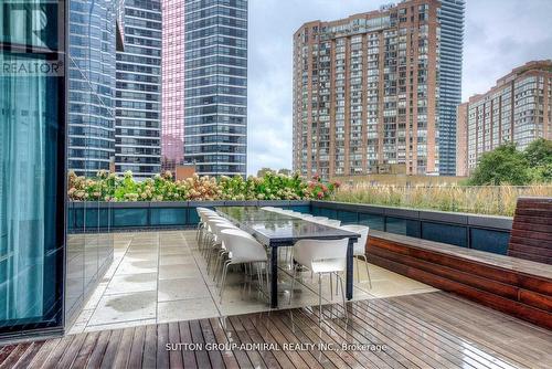 809 - 5 St. Joseph Street, Toronto, ON - Outdoor With Facade