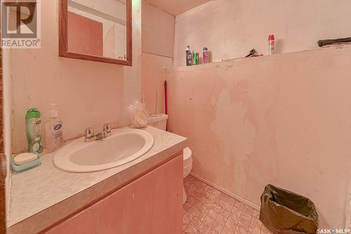 36 Borlase Crescent, Regina, SK - Indoor Photo Showing Bathroom