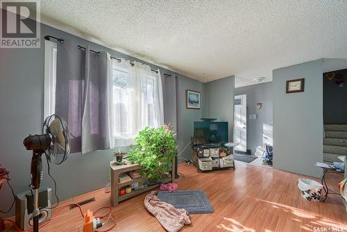 36 Borlase Crescent, Regina, SK - Indoor Photo Showing Living Room