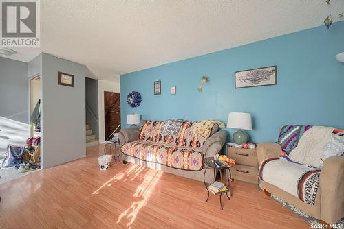 36 Borlase Crescent, Regina, SK - Indoor Photo Showing Living Room