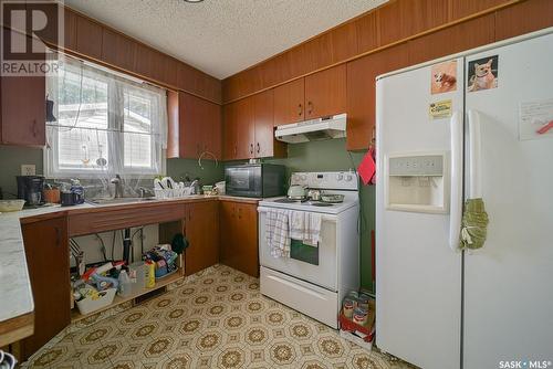 36 Borlase Crescent, Regina, SK - Indoor Photo Showing Kitchen