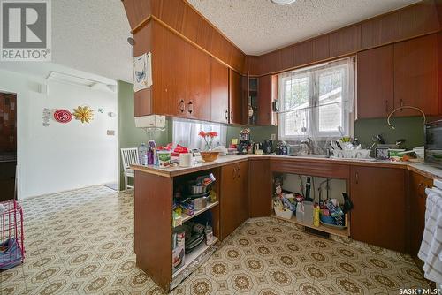 36 Borlase Crescent, Regina, SK - Indoor Photo Showing Kitchen