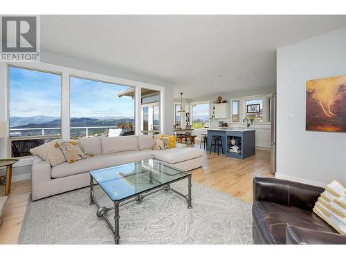 1437 Copper Mountain Court, Vernon, BC - Indoor Photo Showing Living Room