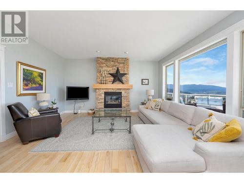 1437 Copper Mountain Court, Vernon, BC - Indoor Photo Showing Living Room With Fireplace