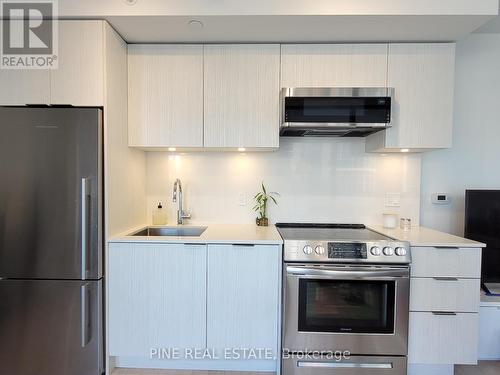 0912 - 25 Richmond Street E, Toronto, ON - Indoor Photo Showing Kitchen