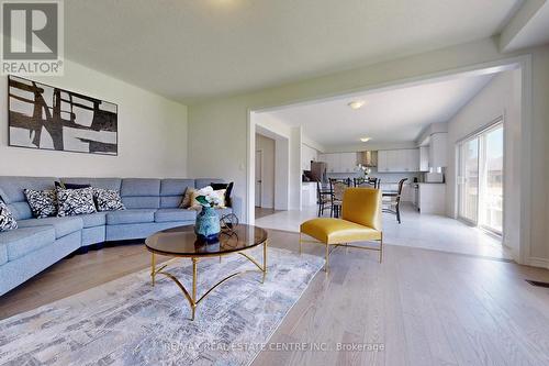 1623 Corsal Court, Innisfil, ON - Indoor Photo Showing Living Room