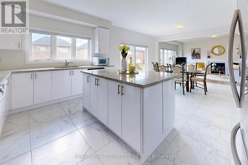 1623 Corsal Court, Innisfil, ON - Indoor Photo Showing Kitchen