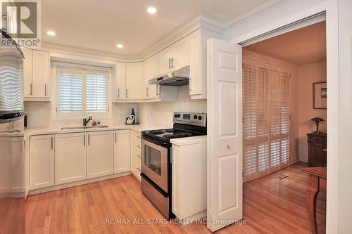 26 Ashglen Way, Markham (Unionville), ON - Indoor Photo Showing Kitchen With Double Sink