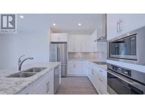 400 Vista Park Unit# 412, Penticton, BC - Indoor Photo Showing Kitchen With Double Sink With Upgraded Kitchen