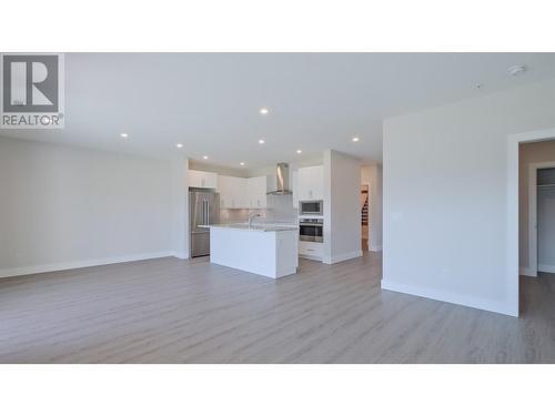 400 Vista Park Unit# 412, Penticton, BC - Indoor Photo Showing Kitchen