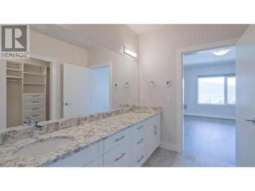 400 Vista Park Unit# 412, Penticton, BC - Indoor Photo Showing Bathroom