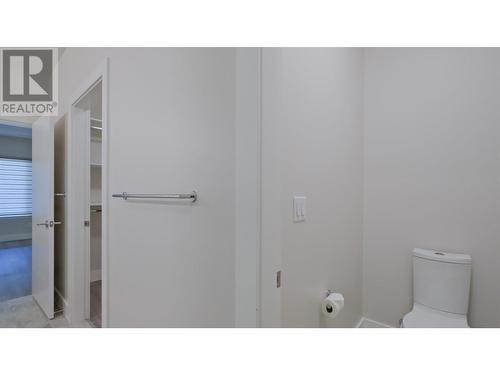 400 Vista Park Unit# 412, Penticton, BC - Indoor Photo Showing Bathroom