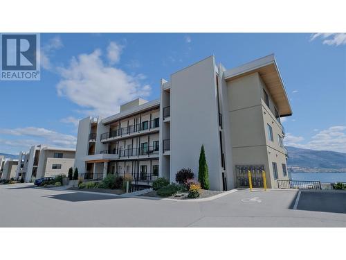 400 Vista Park Unit# 412, Penticton, BC - Outdoor With Facade